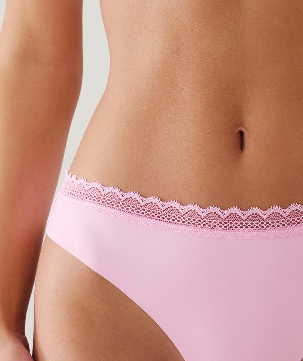Tanga en microfibre et dentelle;