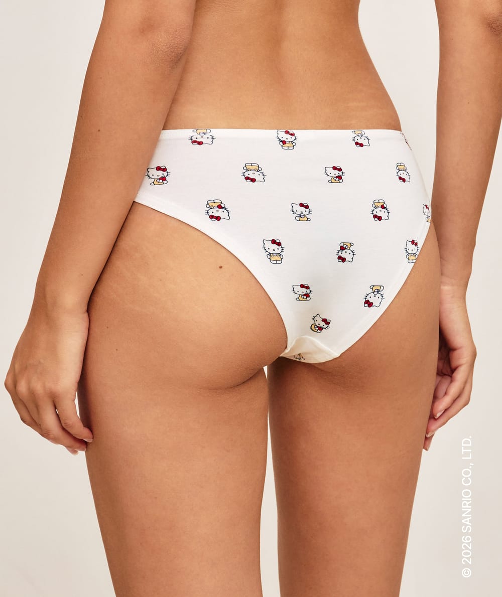 Pack of 3 cotton Hello Kitty panties;