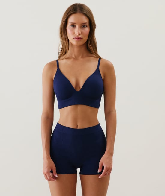 Seamless push-up bra;