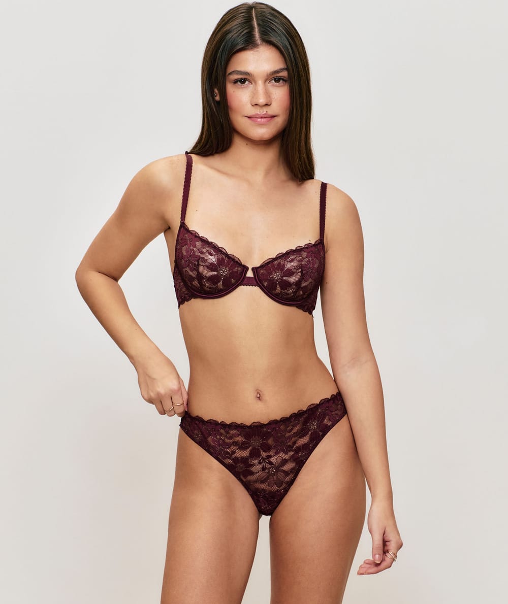 Balconette bra in lace;