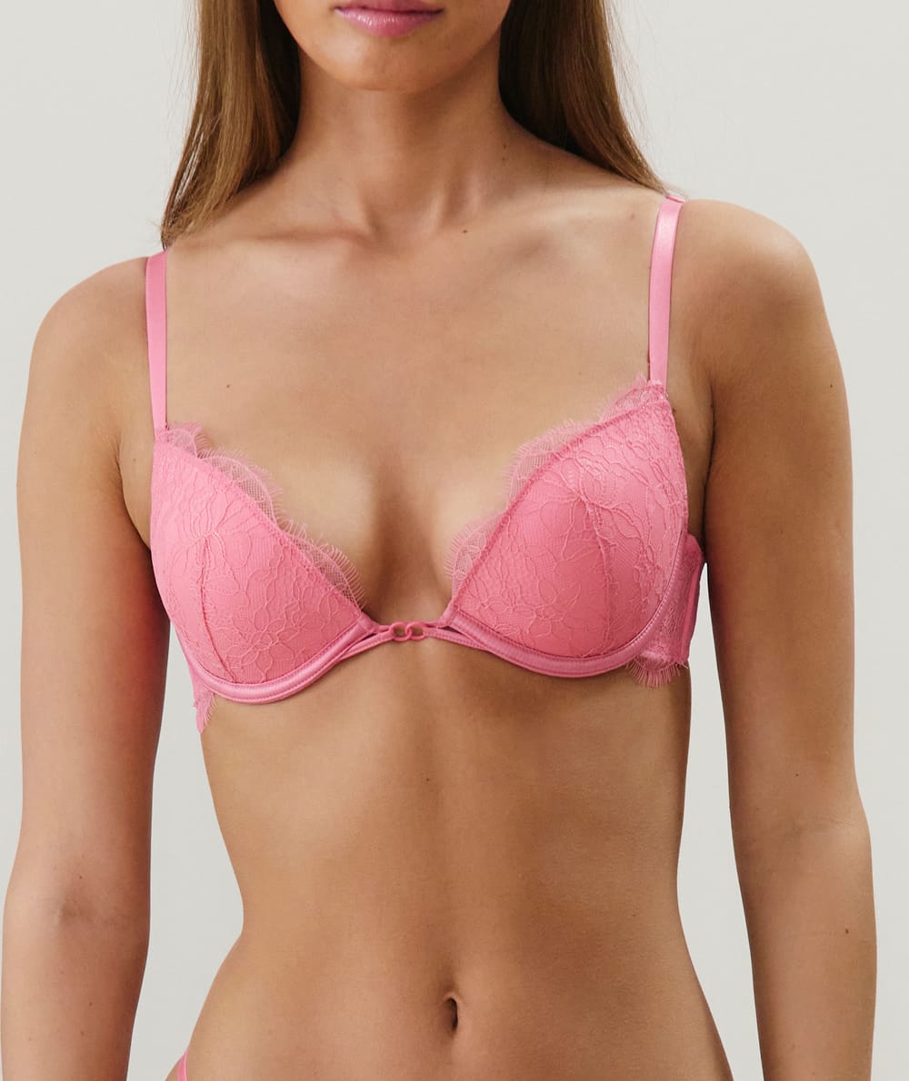 Lace push-up bra;