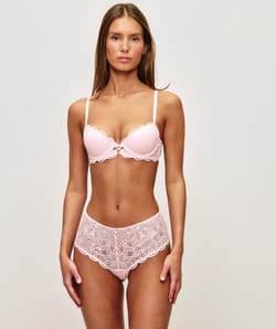 Lace push-up bra;