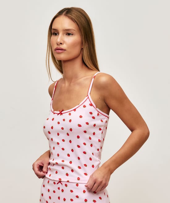 Strawberry pattern jersey t-shirt;
