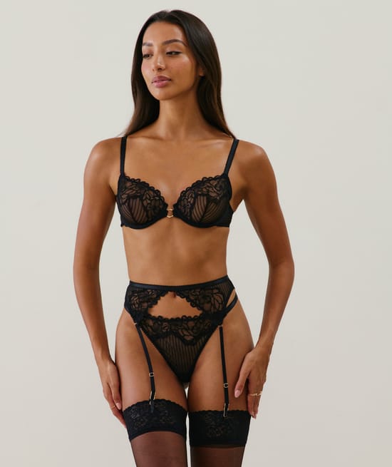 Balconette lace bra;