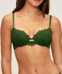 Lace padded bra;