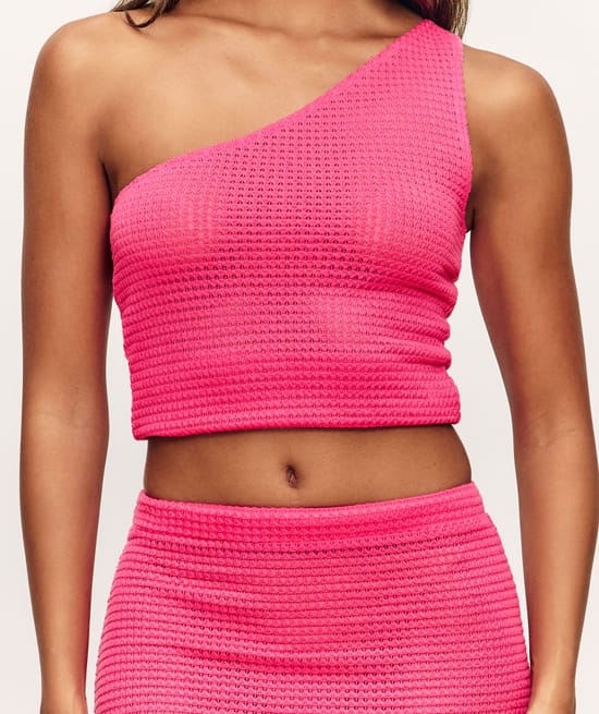 Asymmetric crochet top;