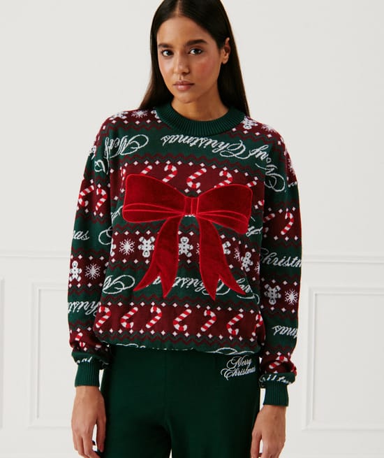 Knitted sweatshirt;