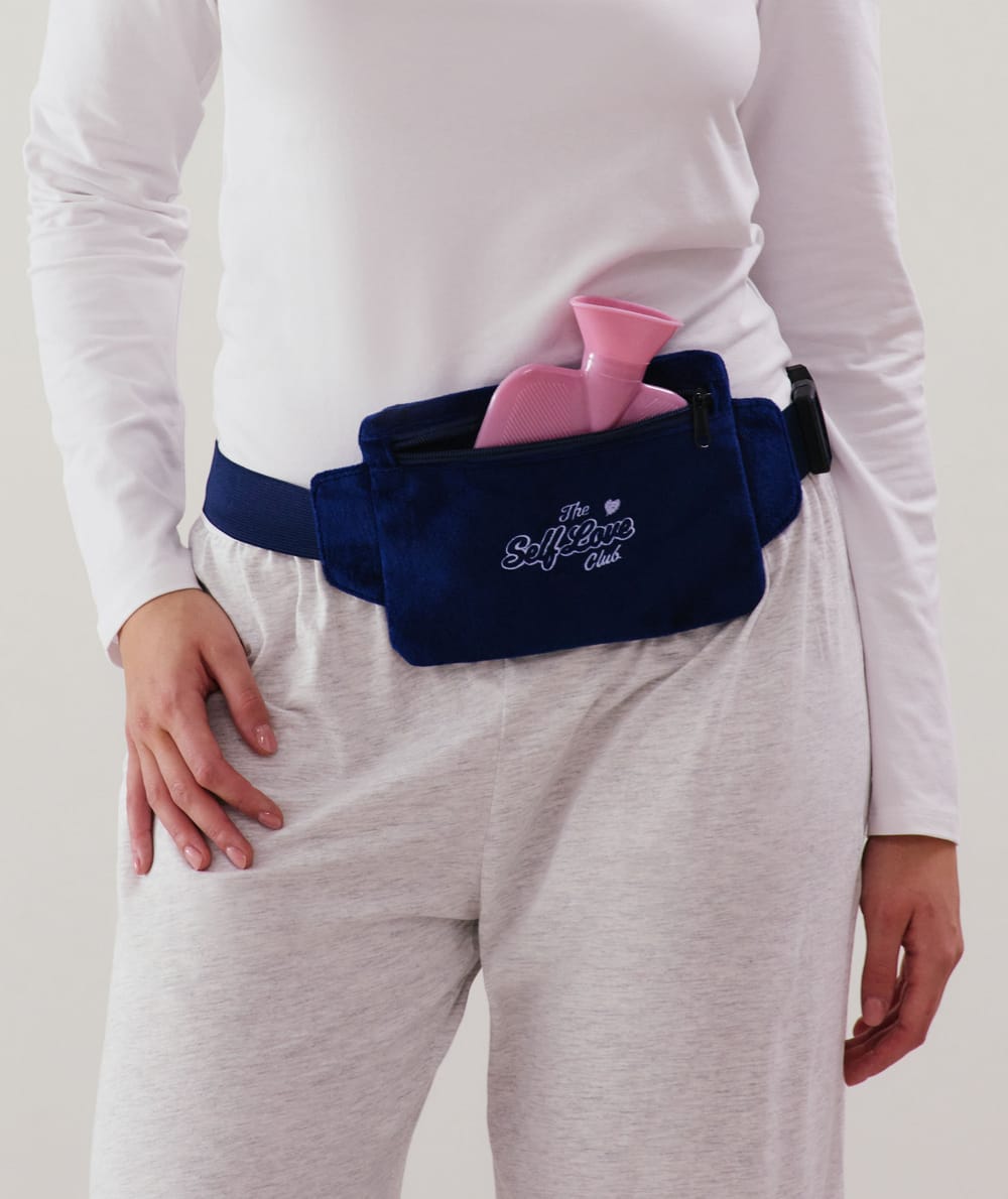 Bolsa de agua caliente con riñonera en azul marino;