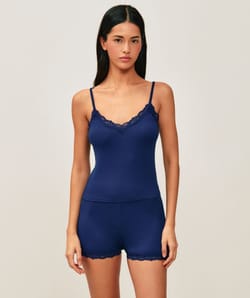 Tank top and jersey shorts with lace;