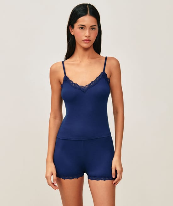 Tank top and jersey shorts with lace;