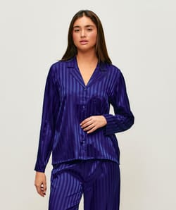 Chemise manches longues en satin ray&eacute;e;