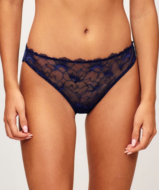 Floral lace panties;