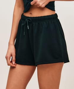 Short en molleton noir;