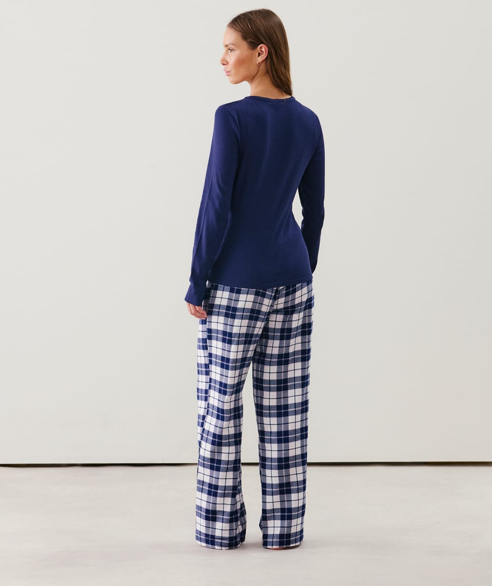Checked flannel trousers;