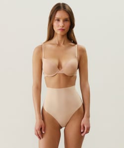 Soutien-gorge ampliforme en microfibre;