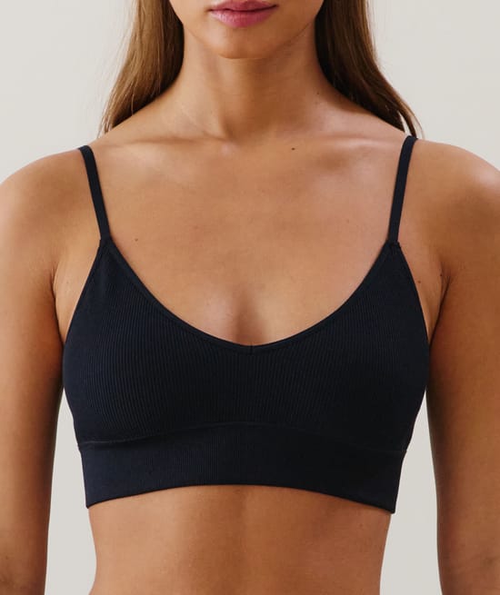 Seamless triangle crop top;