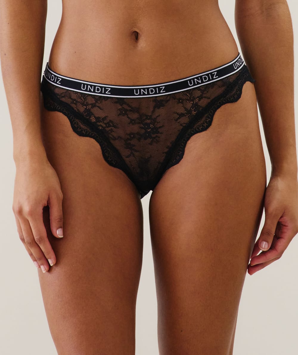 Lace panties;