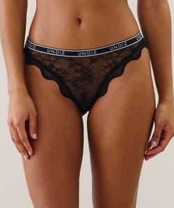 Lace panties;
