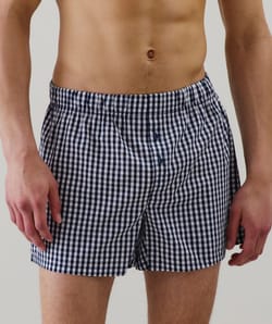 Checked boxer shorts;