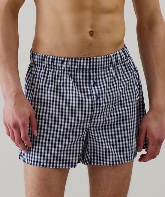 Checked boxer shorts;