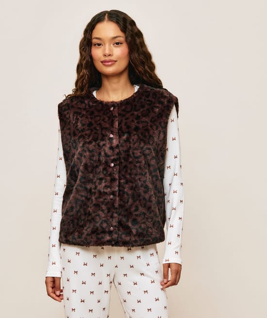 Sleeveless faux fur leopard print jacket;