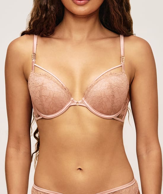 Soutien-gorge push up en dentelle orn&eacute; d'anneaux;