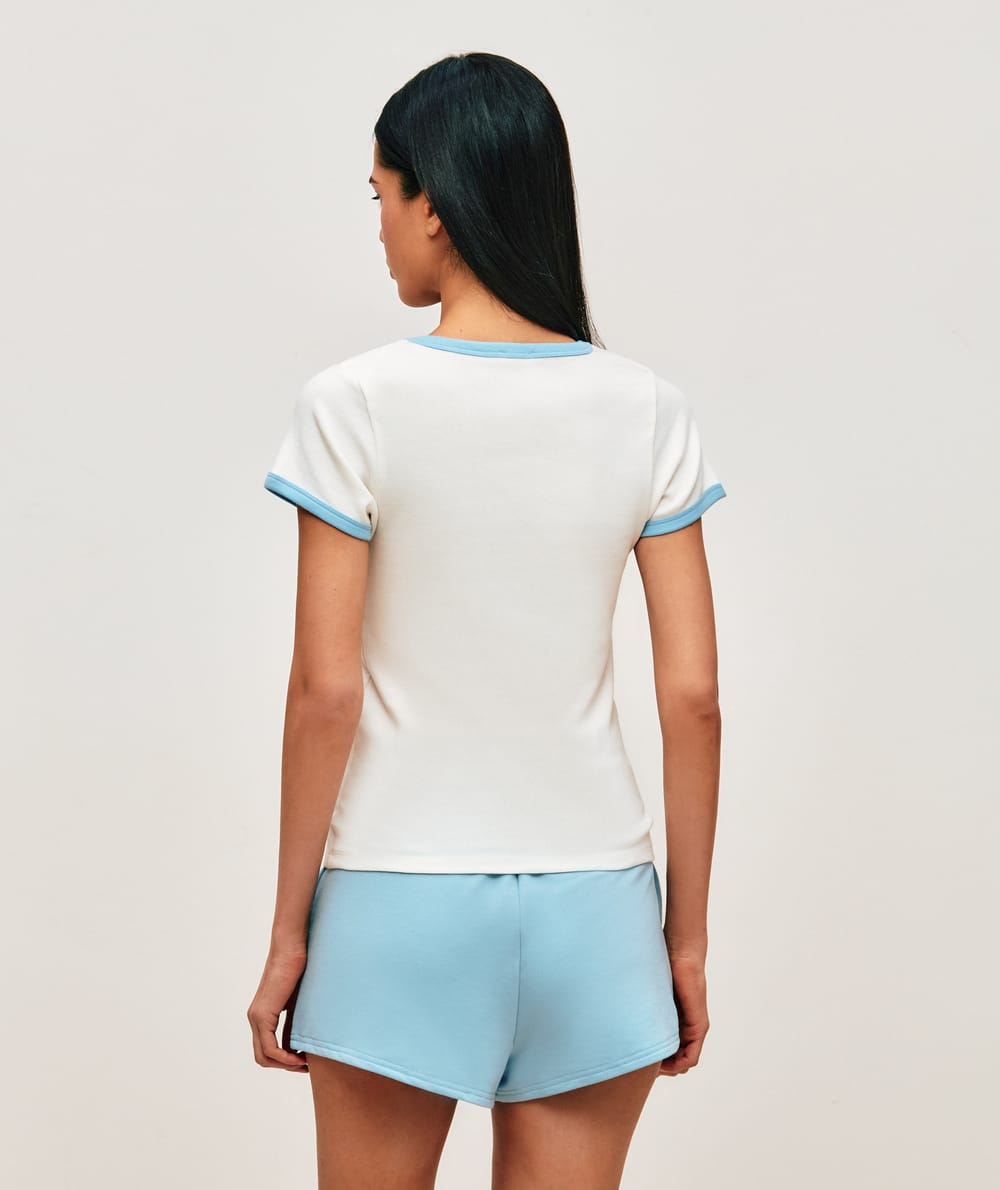 Short en molleton bleu;