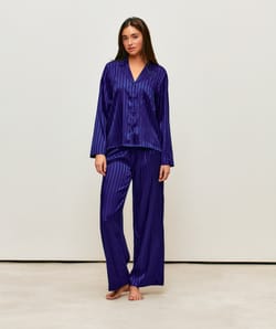 Chemise manches longues en satin ray&eacute;e;