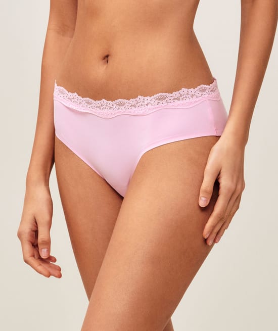 Cheeky in microfiber and lace;