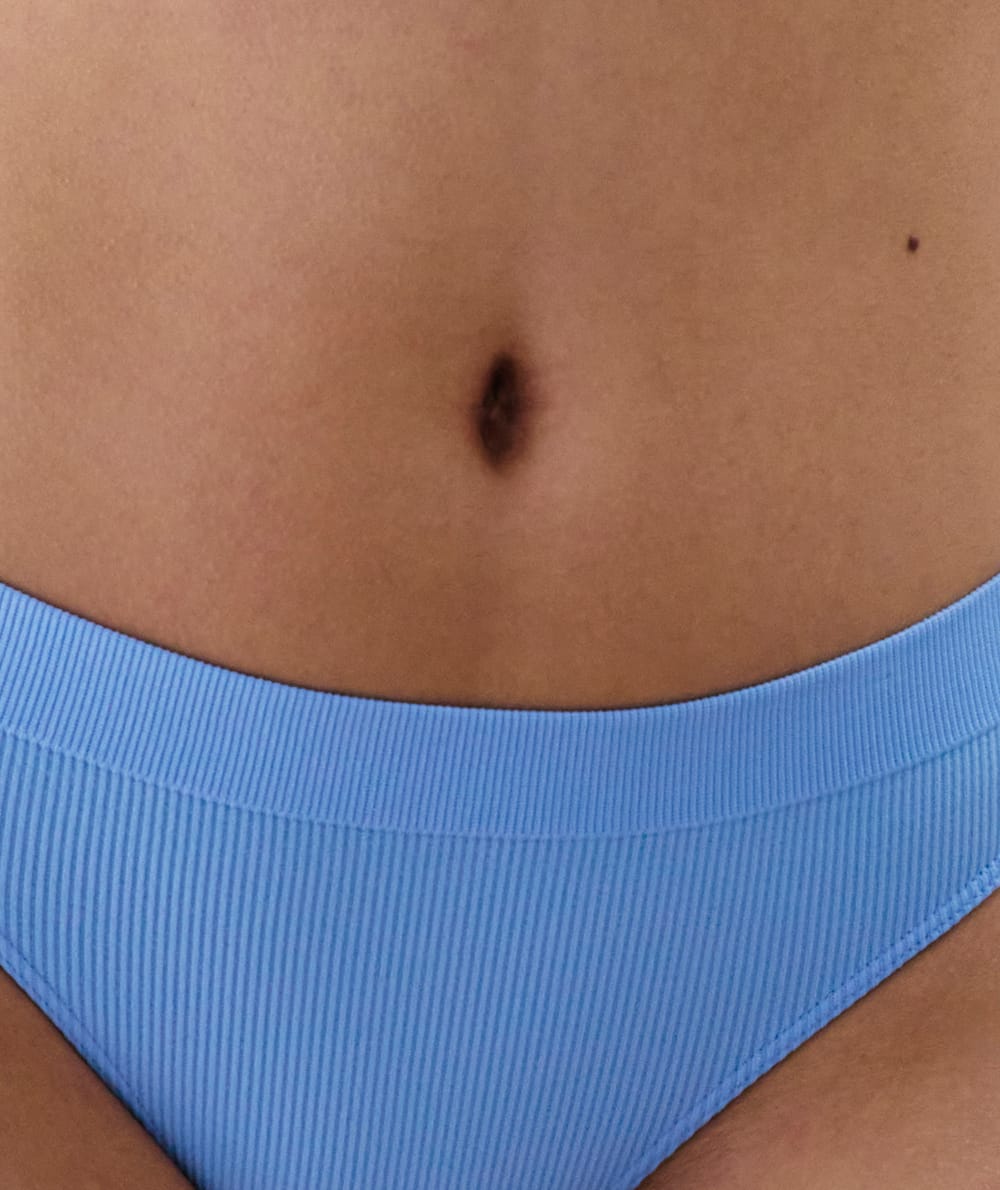 Seamless thong;