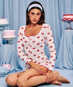 Combishort en pointelle motifs bouches;