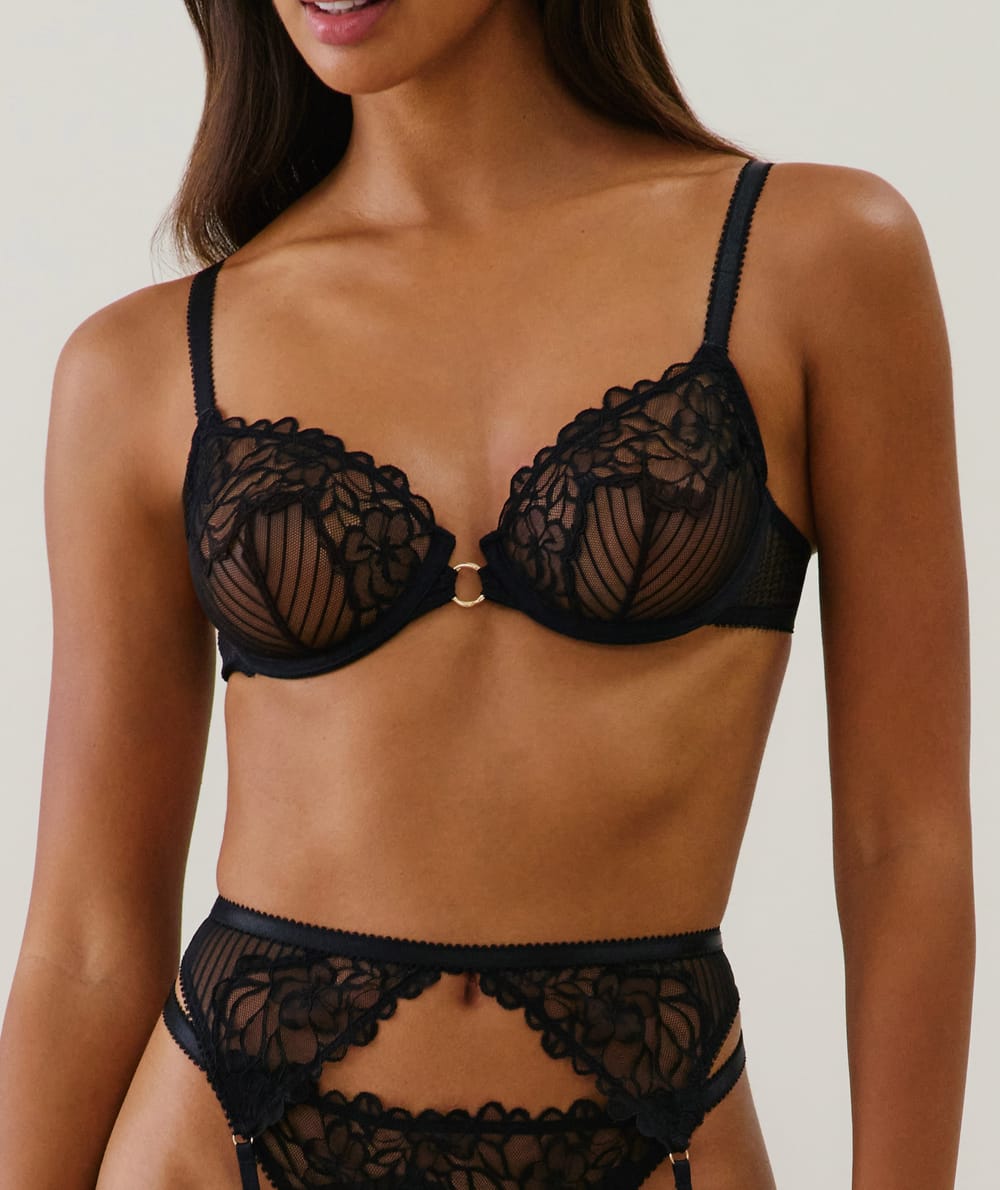 Balconette lace bra;