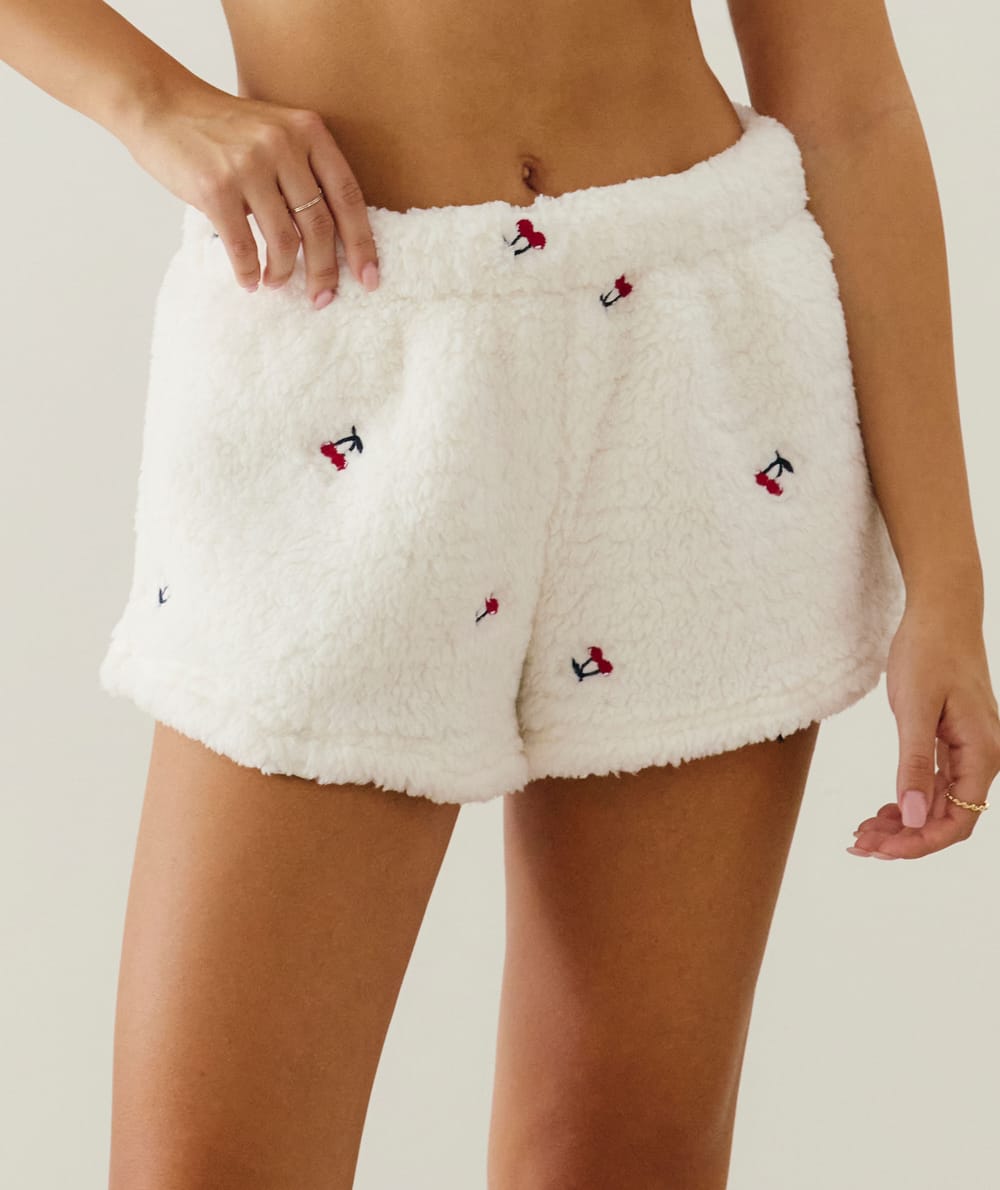 Sherpa shorts with cherry embroidery;