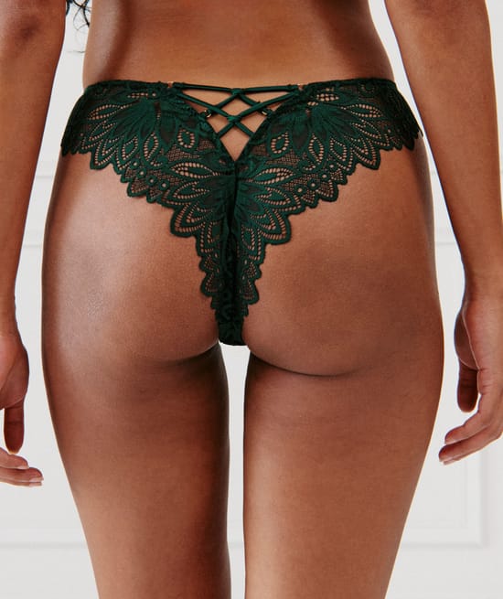 Tanga en dentelle;