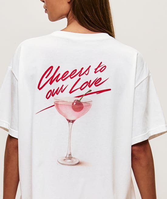 Oversized t-shirt Cheers to our Love;