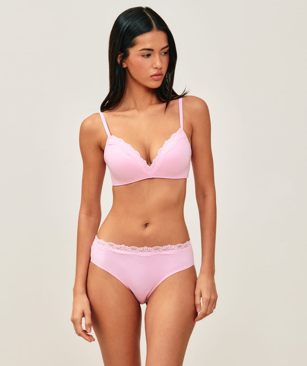 Cheeky in microfiber and lace;