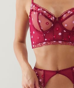 Suspender belt with embroidered floral patterns;