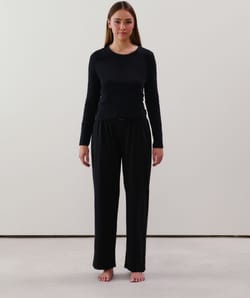 Top de punto en negro;