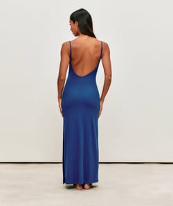 Long fitted ribbed dress with open back and integrated cups;