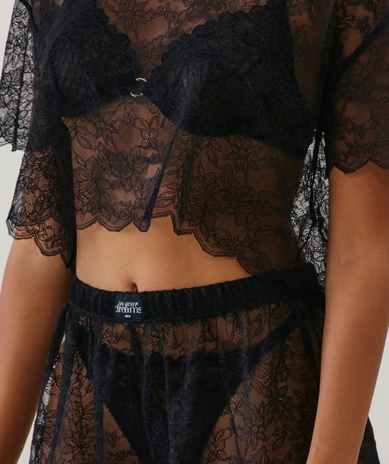 Short en dentelle;