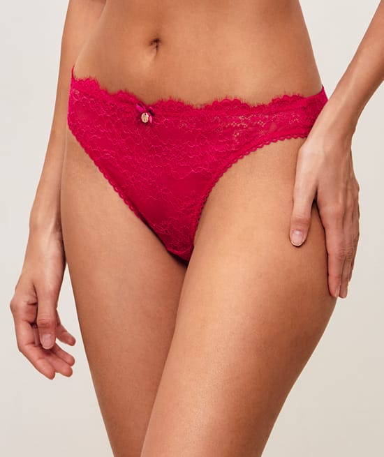 Lace panties;