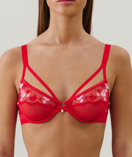 Lace balconette bra;