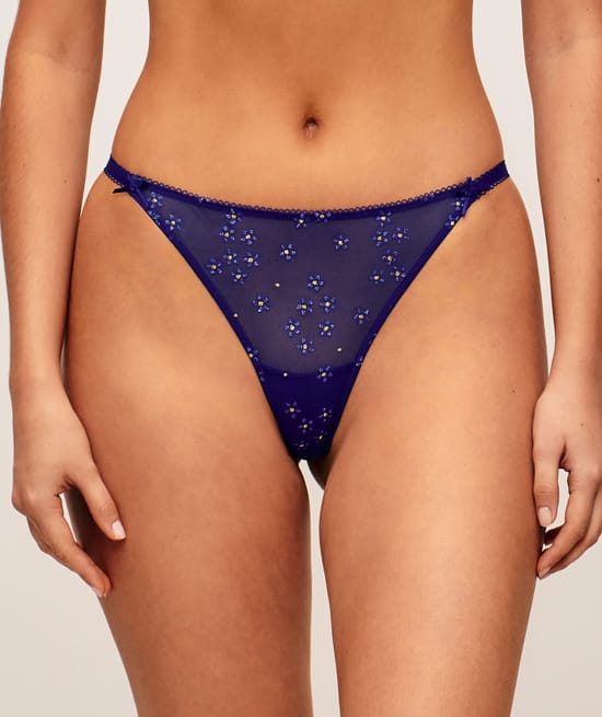 Tulle string with glitter flower patterns;