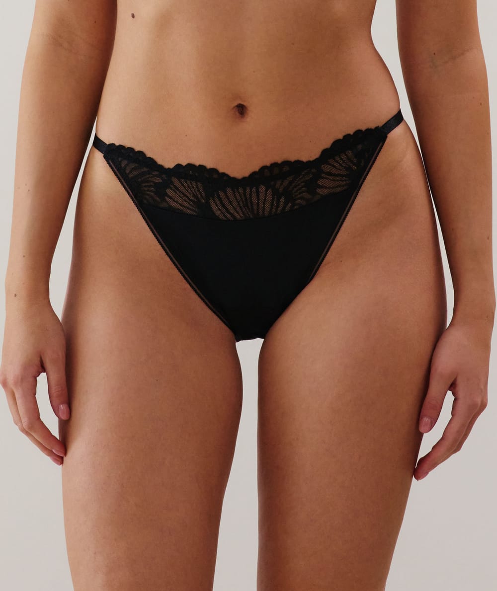 Flux moyen - Tanga menstruel en dentelle;