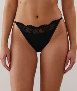 Flux moyen - Tanga menstruel en dentelle;