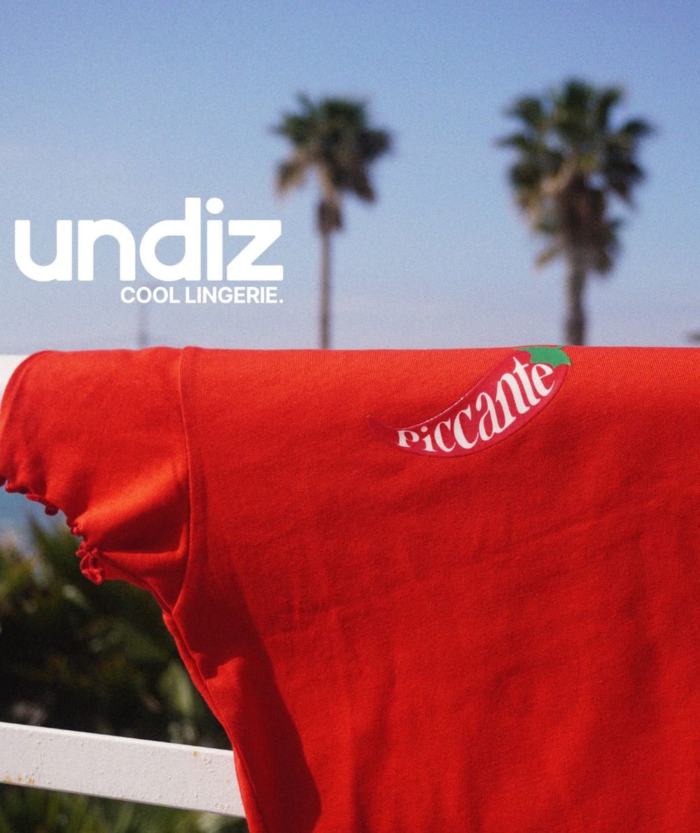 Crop top T-shirt met chilipeper motief;