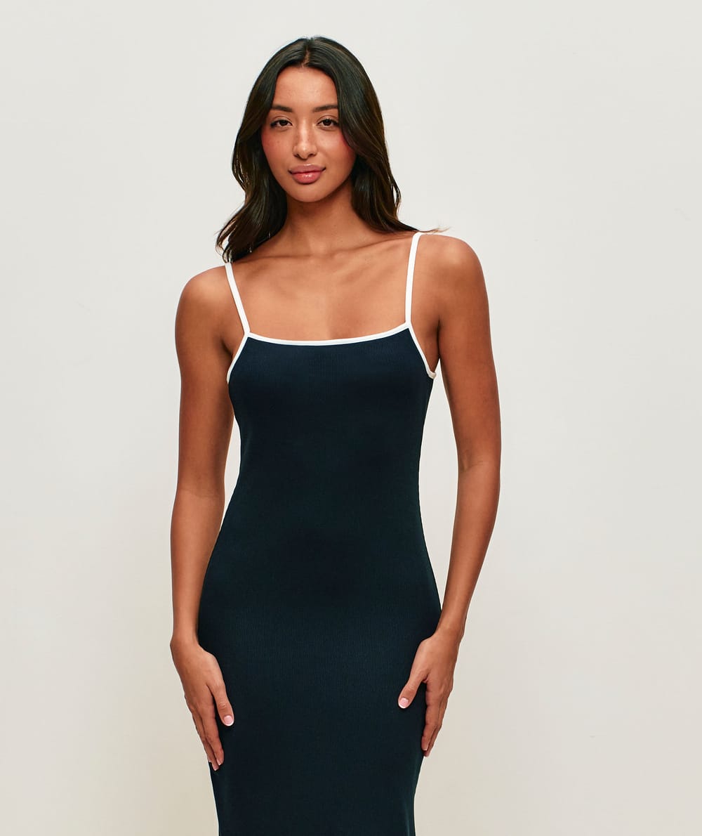 Form-fitting ribbed long dress with open back and integrated cups;