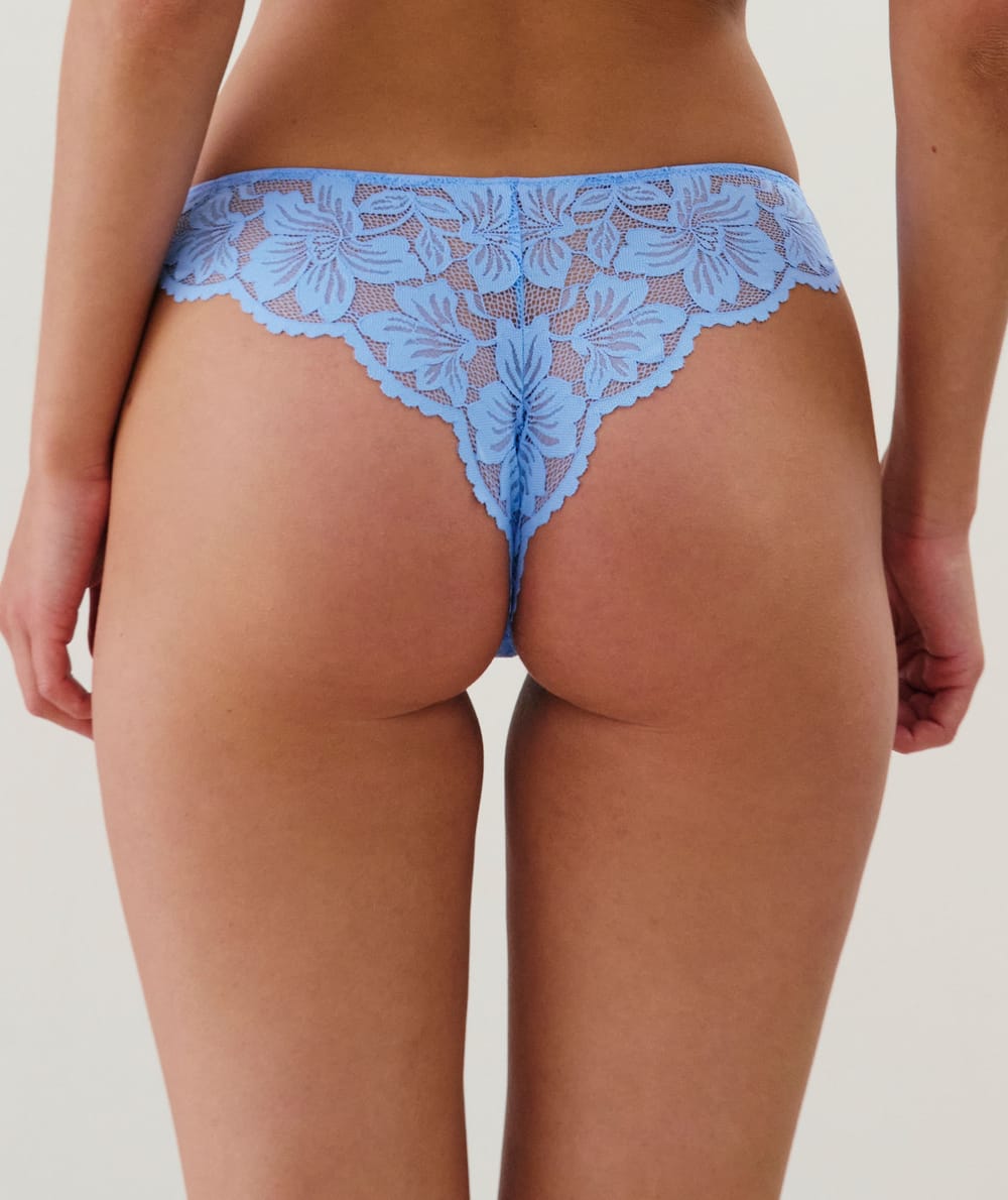 Tanga en dentelle;