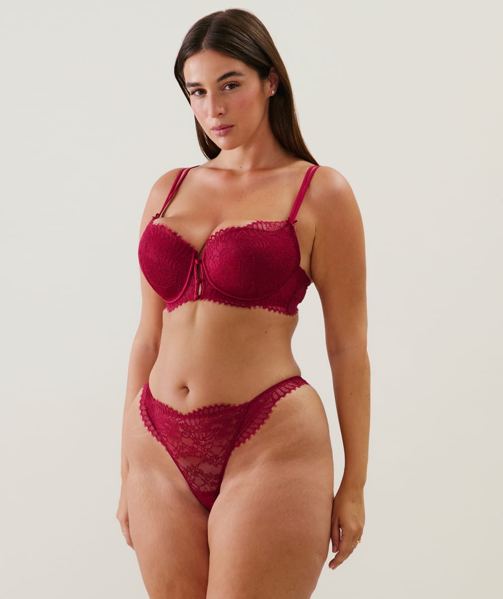 Push-up bra in lace;