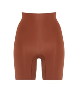 Seamless microfibre shorts;